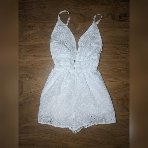White Backless Beach Romper by Favlux - Picture 5 of 6